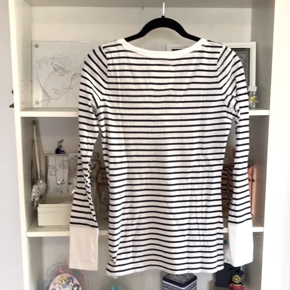 GILLY HICKS Bundle of 3 Tops - Picture 16 of 16